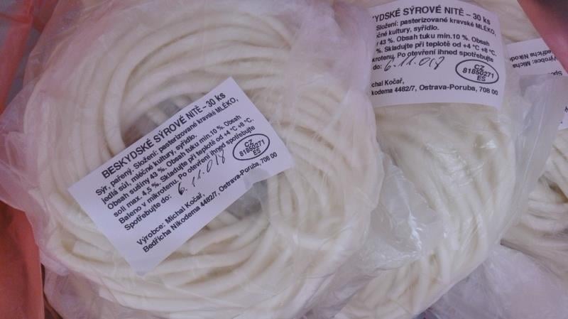 Nebezpečné potraviny - výrobna Michal Kočař, Dolní Lhota, Beskydské sýrové nitě. Ve výrobku byla zjištěna patogenní bakterie Listeria monocytogenes. Tato bakterie způsobuje onemocnění zvané Listerióza.