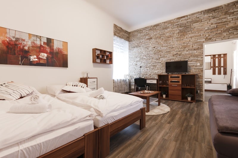 Takto zařízené byty jdou na Airbnb a Booking.com na dračku.