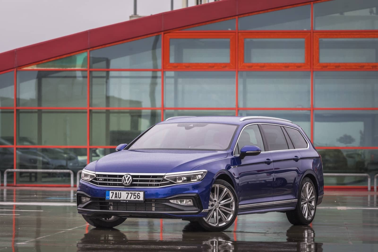 2019-11-Volkswagen-Passat-Variant-00013.jpg