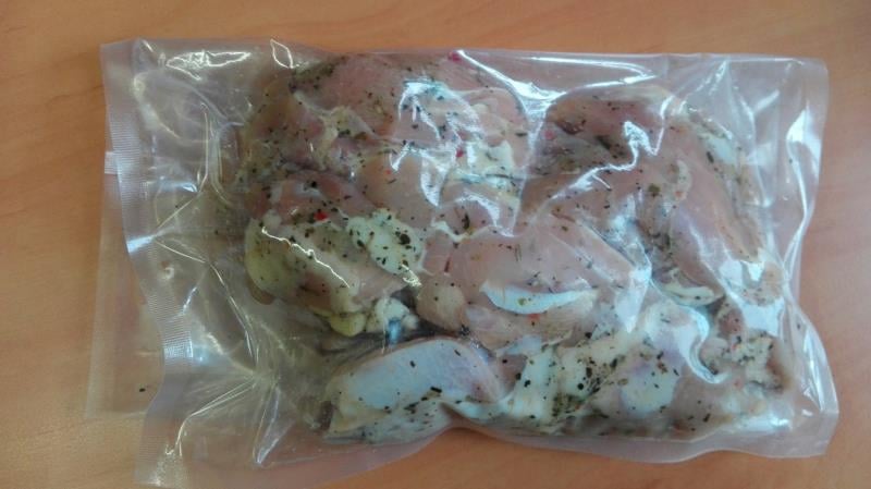 Výrobna Jaromír Jaš, Hněvotín: Kuřecí gyros - ve dvou z pěti vzorků byla prokázána přítomnost Salmonella spp., která může způsobit onemocnění salmonelózou