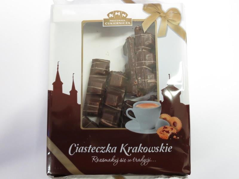 Falšované potraviny - Ciasteczka Krakowskie - KARPATKA o smaku ORZECHA LASKOWEGO. Výrobek obsahoval arašídy v množství, které již není možné považovat za stopové. Spotřebiteli tak byla poskytnuta zavádějící informace: "Výrobek může obsahovat stopová množství: ...arašídů".