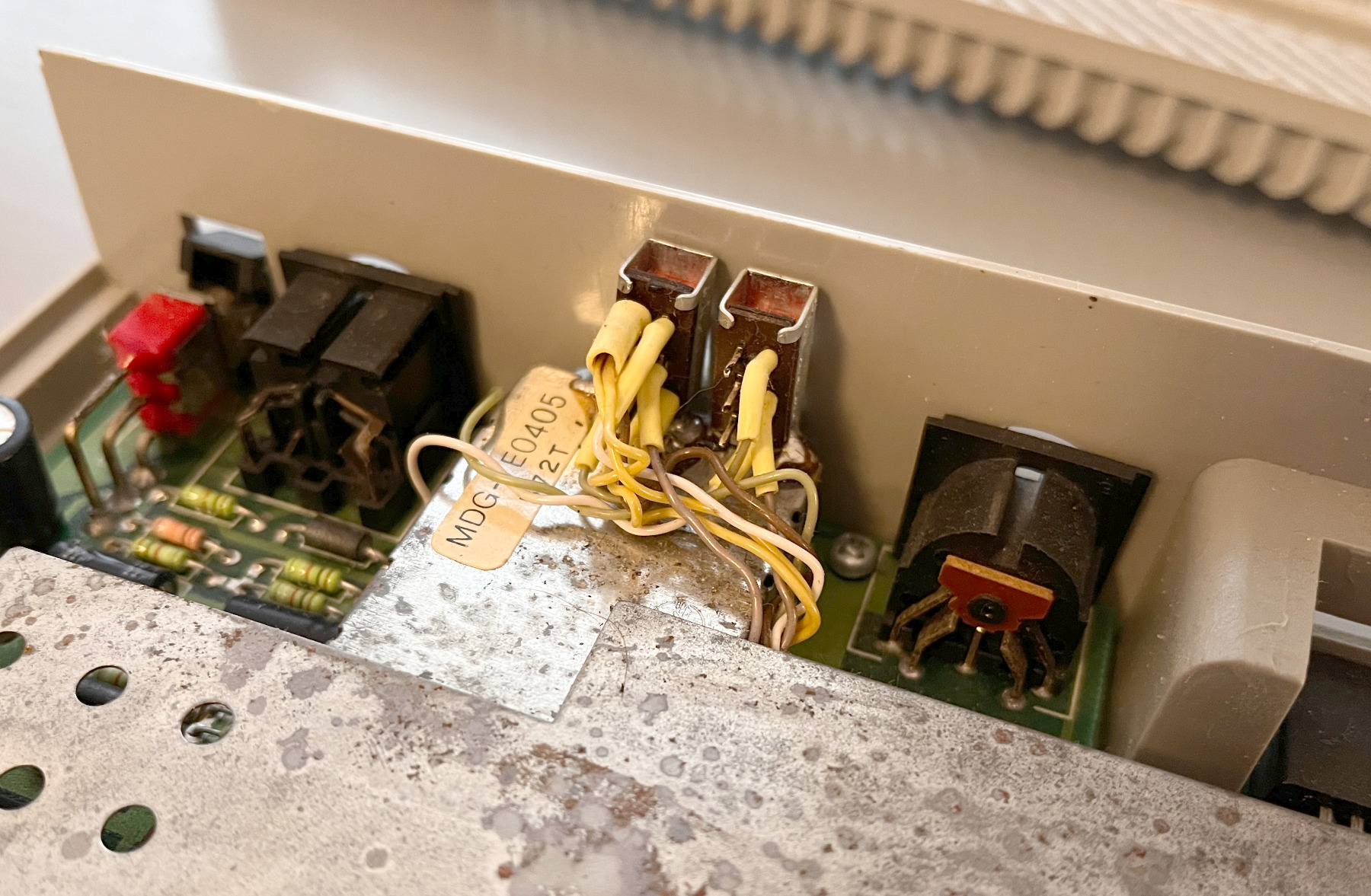 Detail na přidané přepínače pro QMEG a RAM.