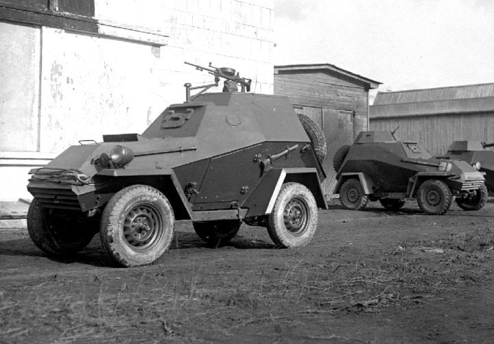 Autor: GAZ BA 64 údajně vznikl podle německé předlohy. Používal mechanické komponenty malého GAZu včetně čtyřválcového agregátu