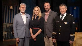 Výborná show: zleva Petr Pavel, Lucie Výborná, Radomír Vlk a Jaroslav Schön