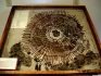 Gloreovo psychiatrické muzeum v Missouri má například v expozici kruhové aranžmá z předmětů spolykaných jednou pacientkou zdejší bývalé léčebny. Jde o neuvěřitelných 1446 kusů kovu, z toho přes 400 hřebíků, pak také šrouby, špendlíky či vršky ze solniček. Předměty byly vyoperovány v roce 1929 a pacientka zákrok nepřežila.