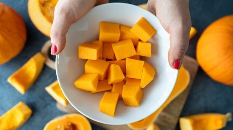 Tyhle dýně se mohou jíst i syrové, je v nich více vitamínů. Můžete je nastrouhat do salátu