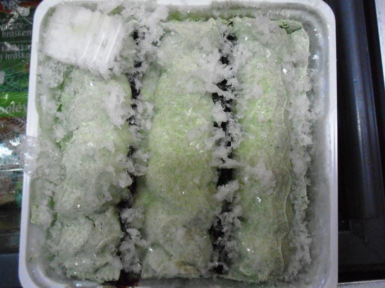 Všechny zmrzliny na pranýři padají do skupiny nejakostních výrobků - a všechny jeví známky opětovného zmrazení po roztátí