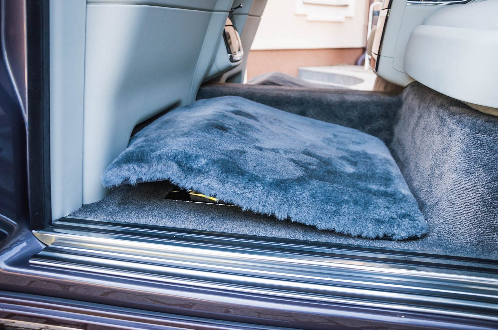 2019-09-Rolls-Royce-Phantom-dojmy-16-of-22.jpg
