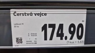 Černobvílá cenovka vajec z Kauflandu ve výši 174,90 korun za 30 kusů