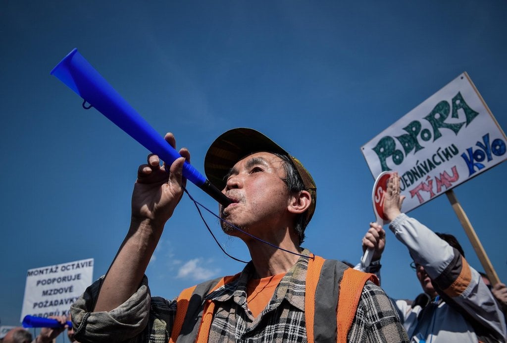 2017-10-odborc3a1c599i-c5a1koda-auto-protestovali-za-vyc5a1c5a1c