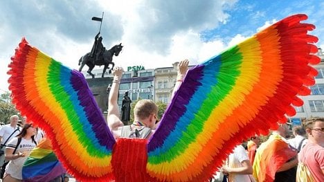 Náhledový obrázek - Prahou prošel průvod hrdosti Prague Pride Parade. Zúčastnily se desetitisíce lidí