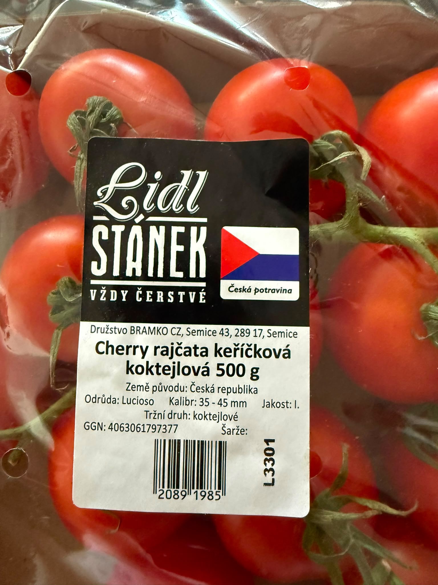 Rajčata s nečeskou vlajkou z Lidlu