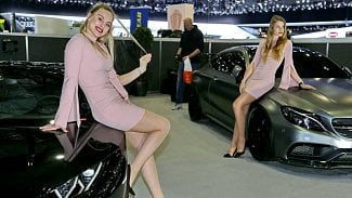 Náhledový obrázek - Ženeva 2017: Ani modelky a hostesky na autosalonu nechybí. Podívejte se (galerie)