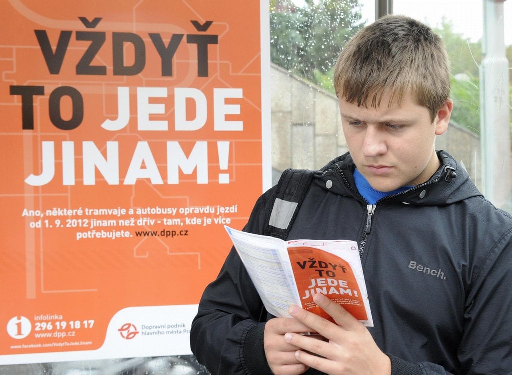 2014-12-cestujc3adcc3ad-se-pokouc5a1ejc3ad-orientovat-v-novc3bdc