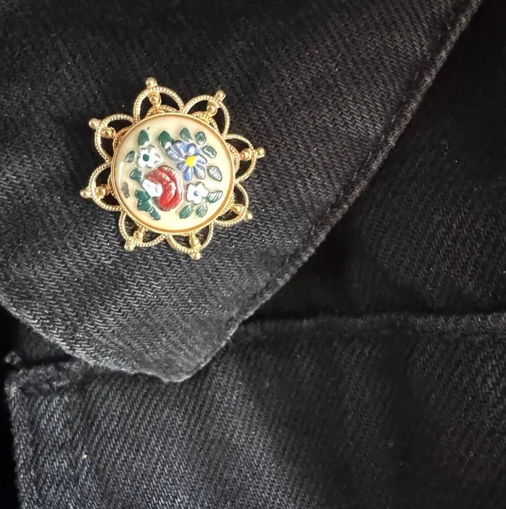 Drobná minibrož Agu od Skleněný knoflík