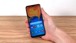 Náhledový obrázek - Osm levných smartphonů do 6000 Kč. Který vybrat pod stromeček?