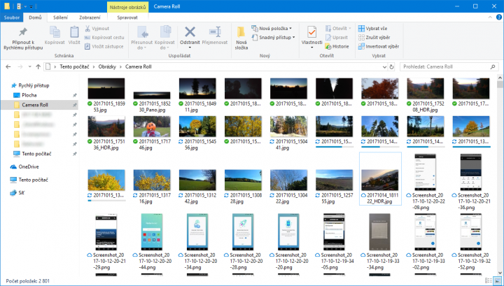 OneDrive indikuje průběh stažení