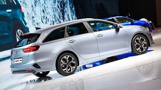 Náhledový obrázek - Ženeva 2018: Zatopí Kia Ceed hatchback i kombi pořádně škodovkám?