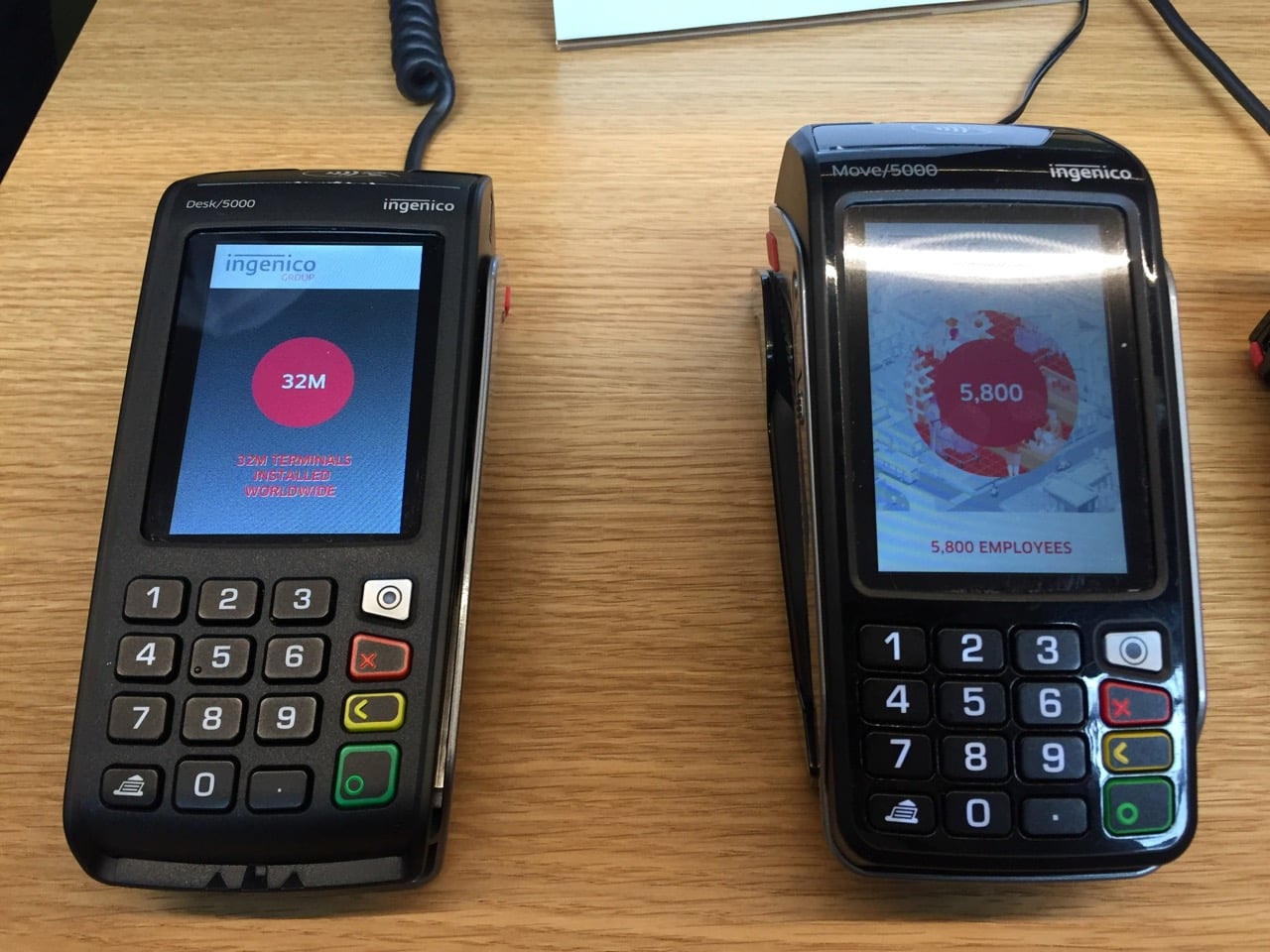 Stolní a mobilní varianta terminálu Ingenico 5000.