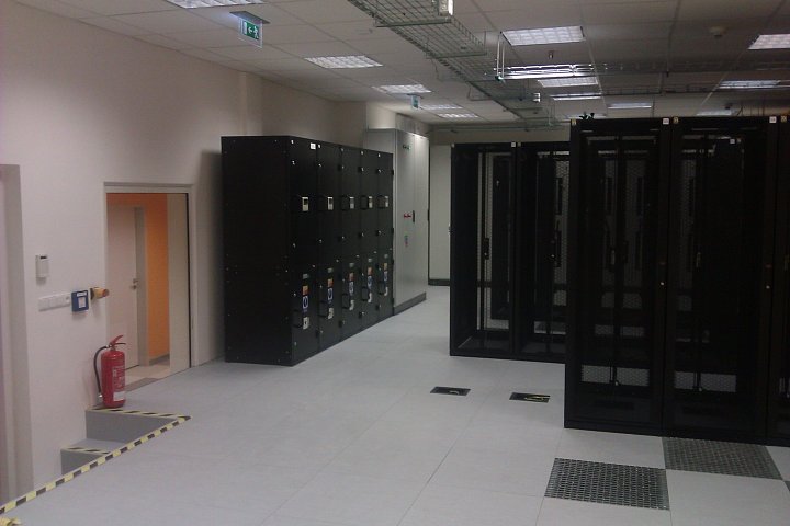 Datové centrum Českých Radiokomunikací v prostorách televizního vysílače pražském na Žižkově.