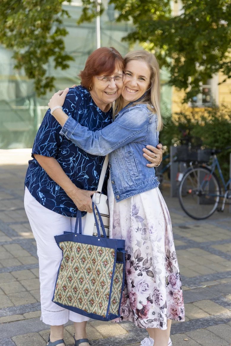 Dá se demence léčit?
Degenerativní onemocnění typu Alzheimerova choroba bohužel léčit neumíme. Příznaky sekundární demence se mohou zlepšit či zcela vymizet, je-li vyléčeno původní onemocnění.