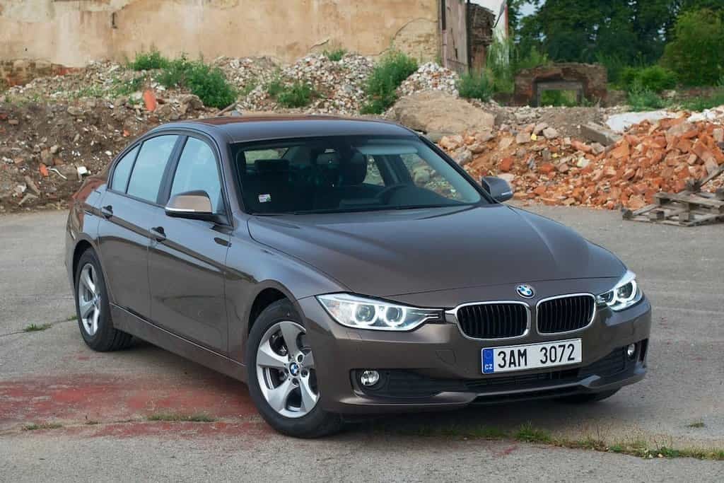 2011-10-bmw-320i-efficient-dynamics-34.jpg