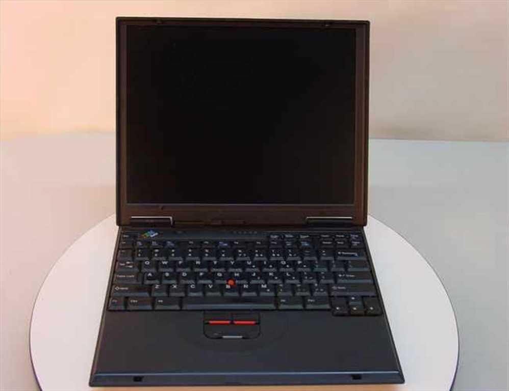 IBM představila přenosný počítač ThinkPad 570. Nabízel procesory Pentium II od 300 do 366, 4GB disk, 64 MB RAM, displej 12,1" až 13,3" a USB.