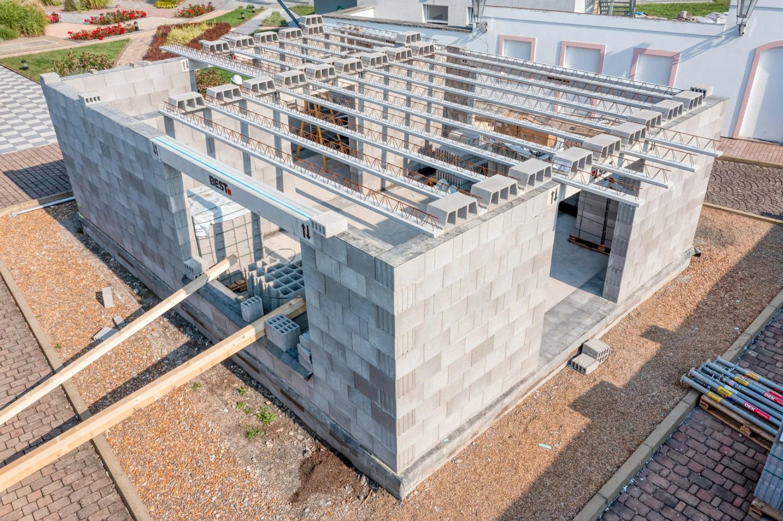 Nový stavební systém BEST-ROCK a stavba vzorového domu