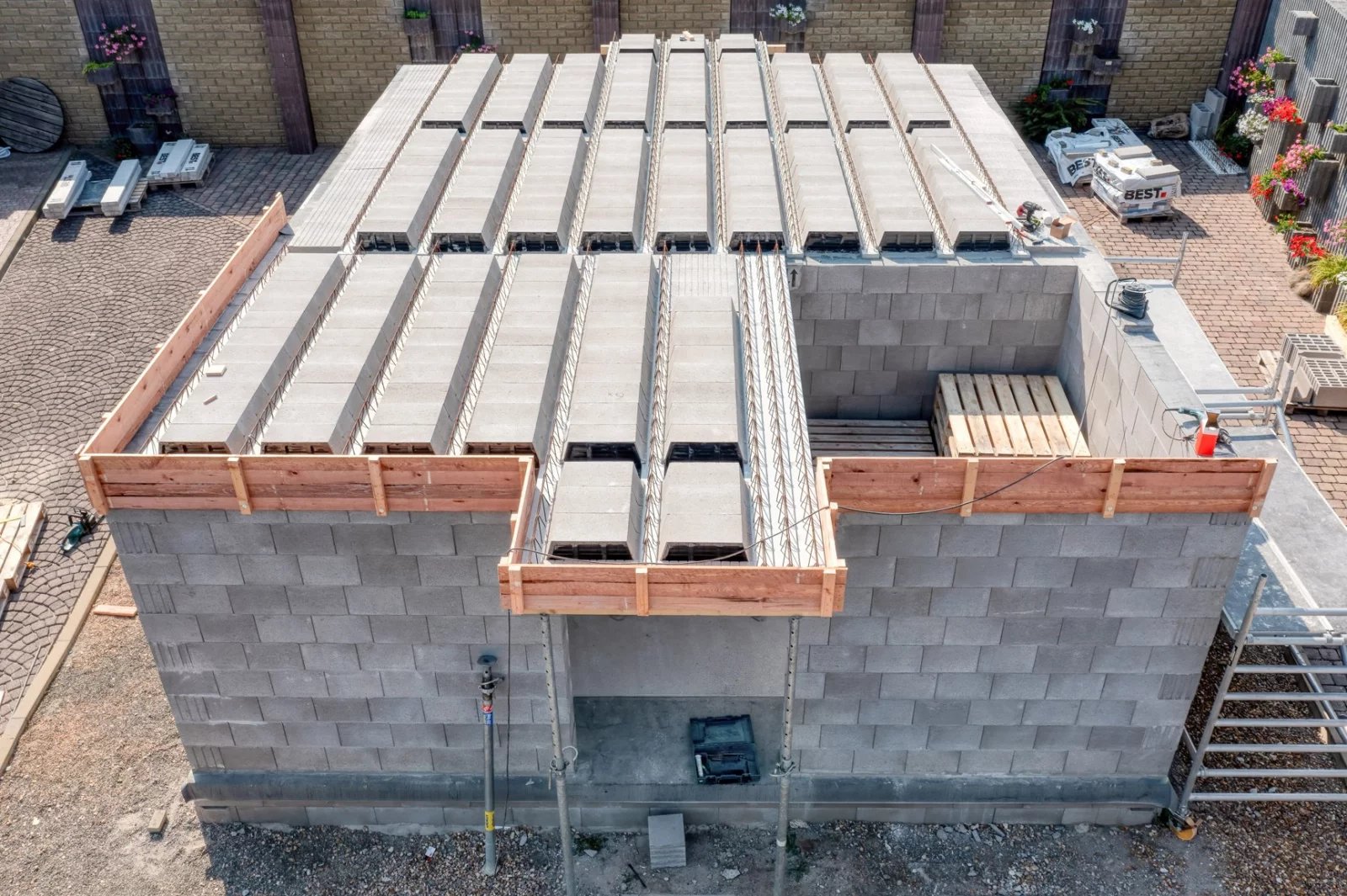 Nový stavební systém BEST-ROCK a stavba vzorového domu