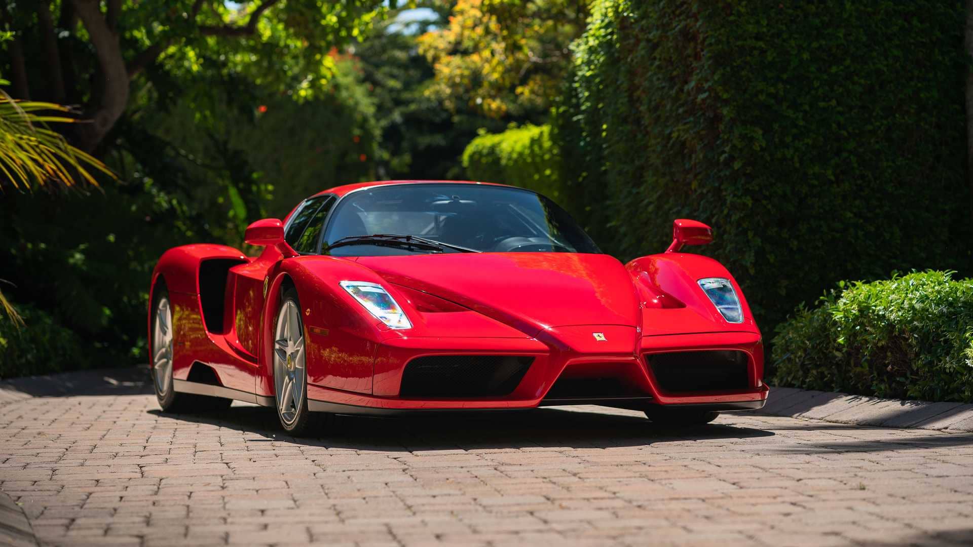 Ferrari Enzo se stalo nejdražším autem internetové aukce. Vyšlo na 62 milionů