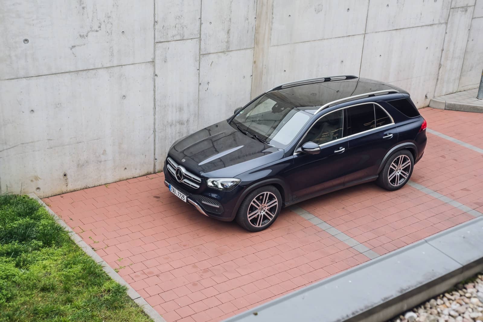 2019-12-Mercedes-Benz-GLE-400-d-00041.jpg