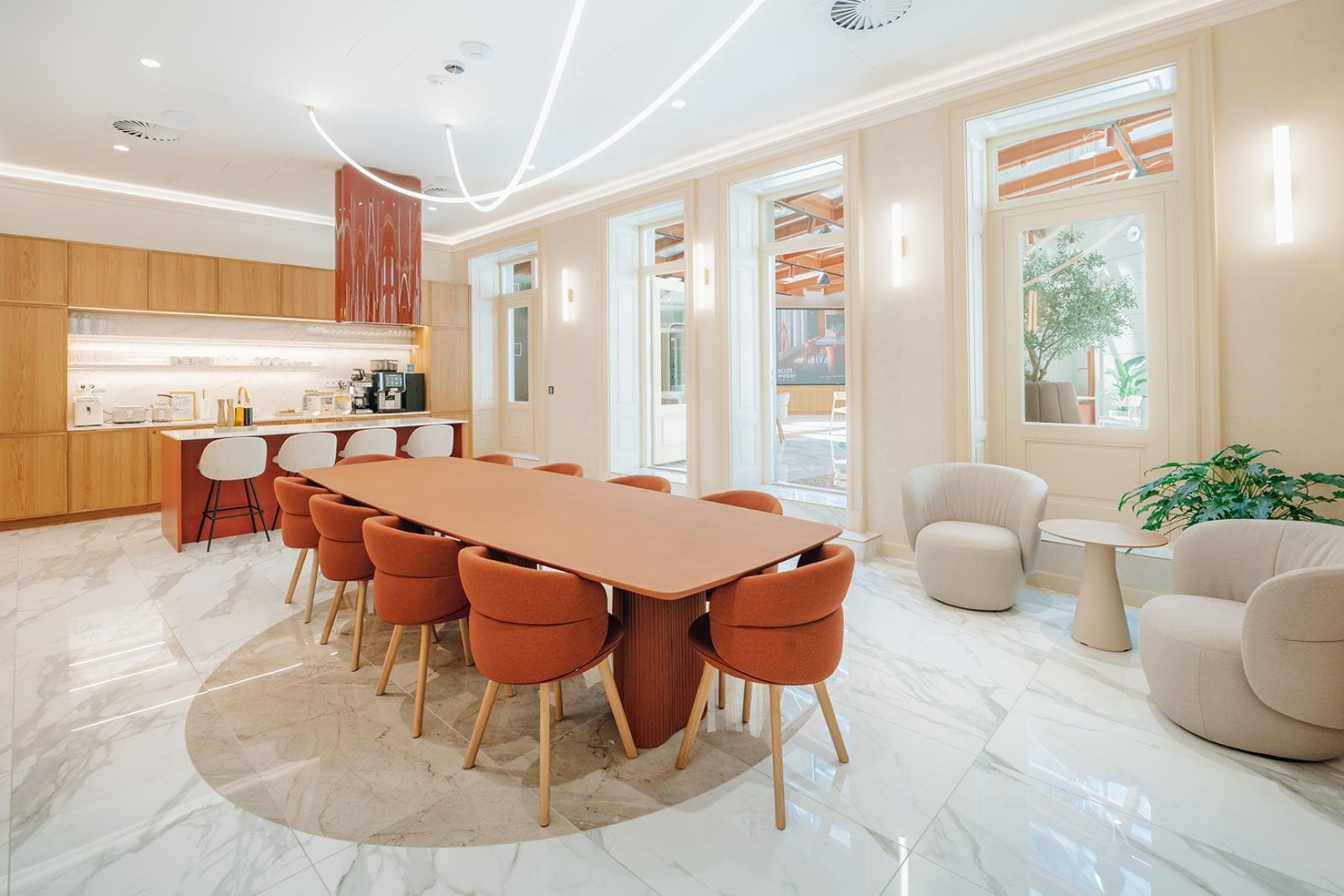 Budova Náměstí Republiky 7, kterou obsadil Scott.Weber Workspace