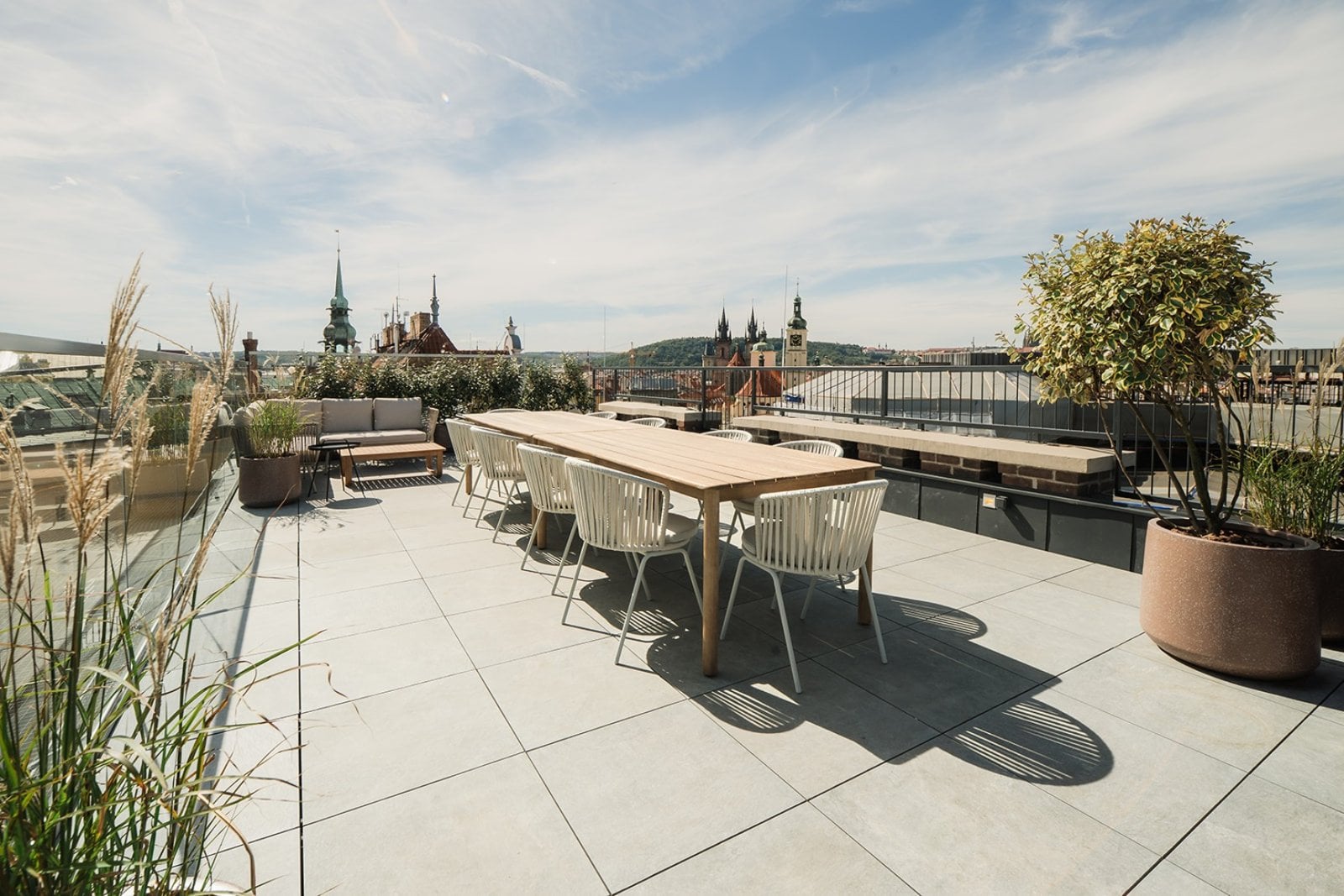 Budova Náměstí Republiky 7, kterou obsadil Scott.Weber Workspace