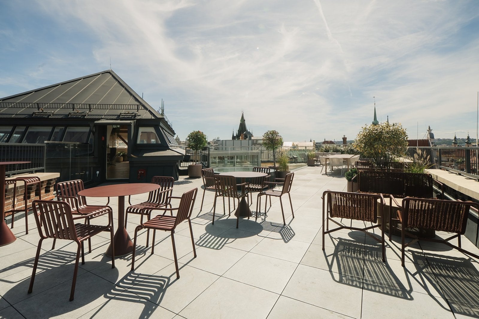 Budova Náměstí Republiky 7, kterou obsadil Scott.Weber Workspace