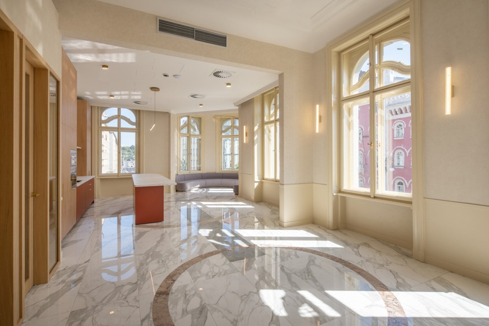 Budova Náměstí Republiky 7, kterou obsadil Scott.Weber Workspace