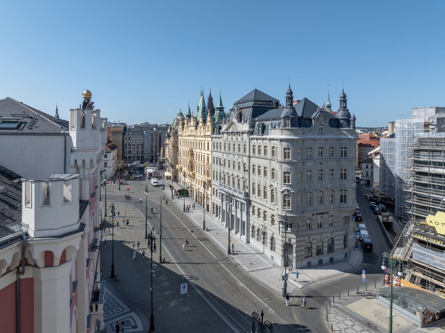 Budova Náměstí Republiky 7, kterou obsadil Scott.Weber Workspace