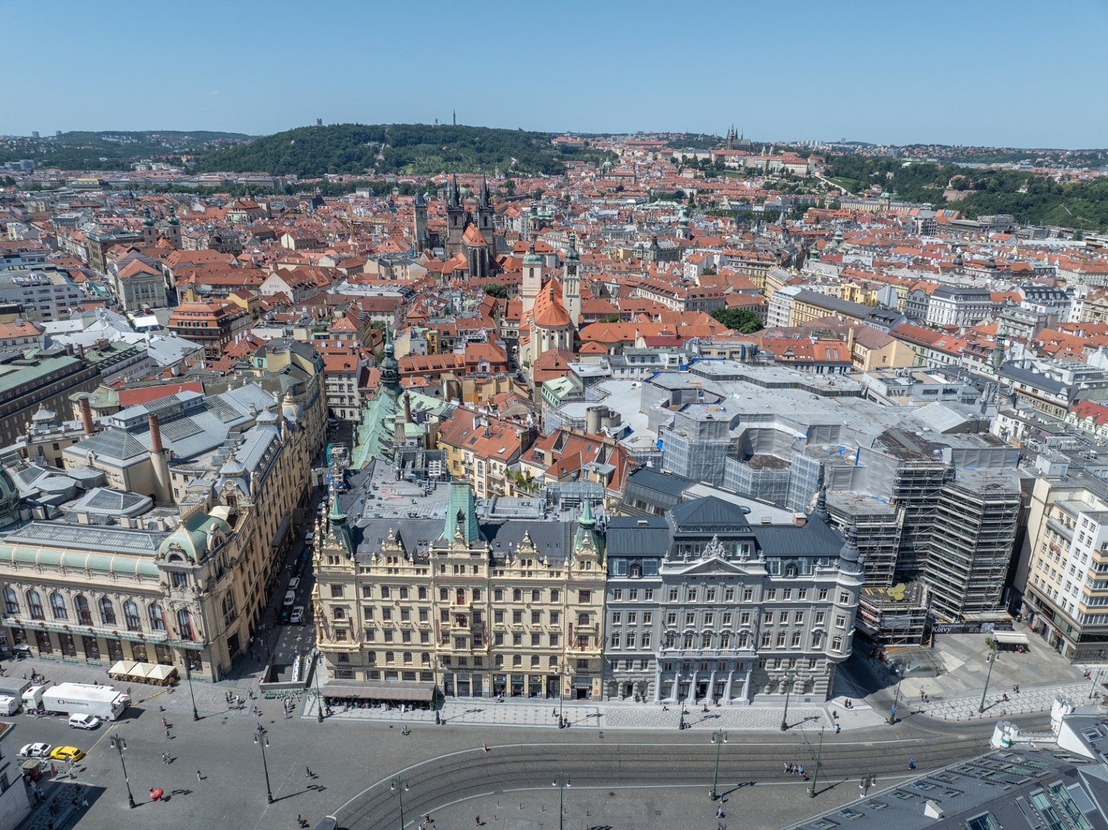 Budova Náměstí Republiky 7, kterou obsadil Scott.Weber Workspace