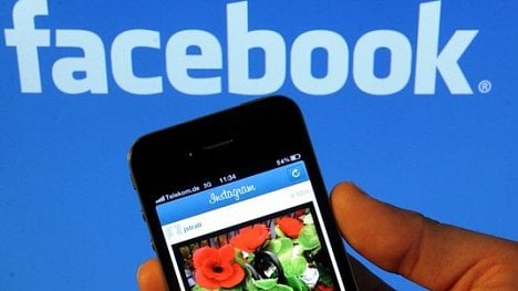 Náhledový obrázek - Jak se Seznam, Twitter či Facebook přesouvají na mobily