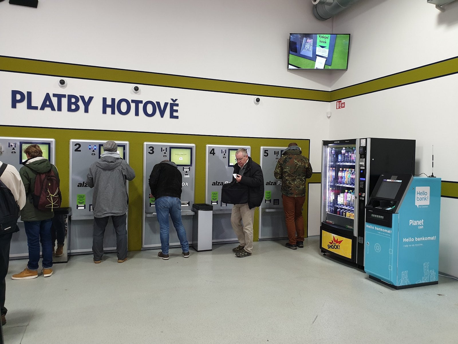 Bankomat Hello bank! v centrále Alza.cz (asi 10 metrů za pokladnami, Jateční 33a, 170 00 Praha 7)