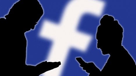 Náhledový obrázek - Facebook odhalil novou manipulační kampaň. Falešné účty sledovalo téměř 300 tisíc lidí