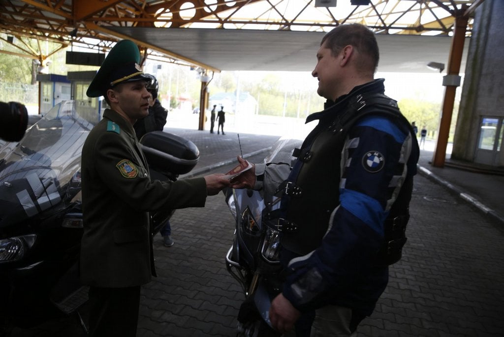 2016-05-noc48dnc3ad-vlci-se-pokouc5a1ejc3ad-vstoupit-do-polska-3