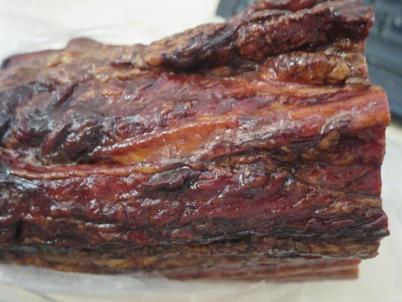 57 nálezů v kategorii nebezpečných potravin. JEDNOTA, Horní Štěpánov, Anglická slanina. Výrobek zapáchal po kažení. Při kontrole nebyly zjištěny nevyhovující teploty skladování tohoto výrobku. Vzorek byl odebrán z načatého balení, u něhož nebylo možné zjistit (nebylo uvedeno), kdy došlo k rozbalení.