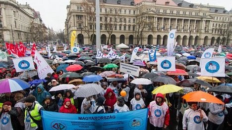 Náhledový obrázek - Náš člověk v Budapešti: Ko/st/karda