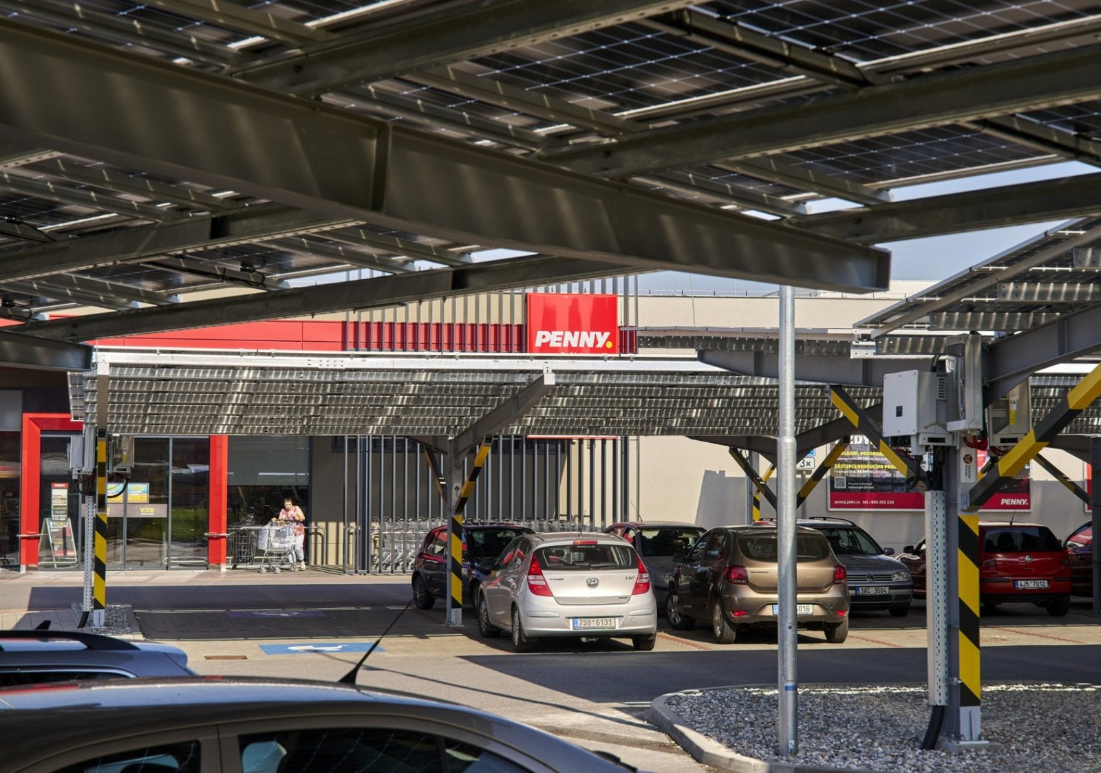 Solární carport u Penny v Počátkách