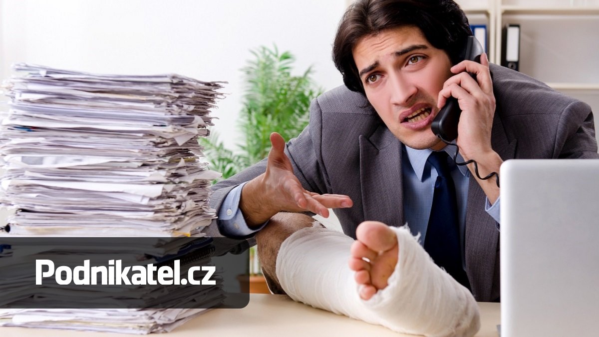 Zaměstnanec se při práci zranil. Kdy musíte pracovní úraz hlásit na inspekci práce?