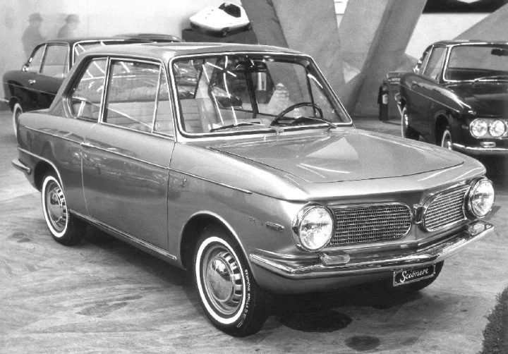 Autor: Fiat Turínský autosalón byl svědkem premiéry elegantního Fiatu 600 Scioneri. Vůz nesl zajímavé ztvárnění předního čela, celkovou vizáží vzdáleně připomínal pozdější Daf 33