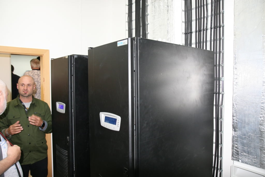 Zdvojené bateriové záložní zdroje Eaton mají být údajně schopné udržet datacentrum DC6 v provozu několik desítek minut.