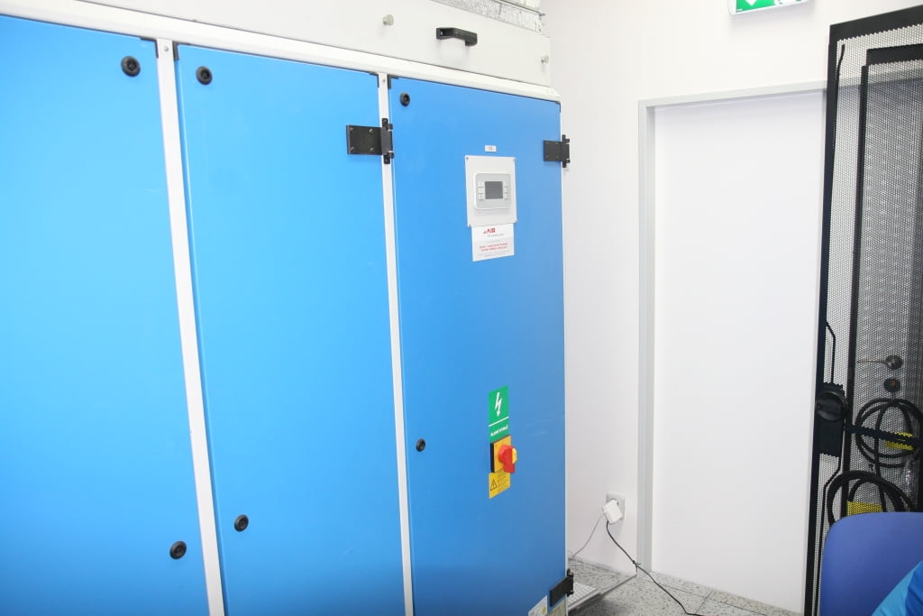 Ty jsou napojeny na několik chladicích okruhů, které jsou na sobě nezávislé.