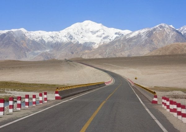2018-11-karakoram-highway-dc3a1lnice-mezi-osmitisc3adcovkami.jpg