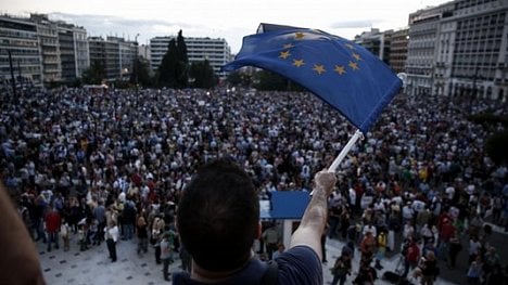 Náhledový obrázek - Názory odjinud: V eurozóně klid, v ulicích boj